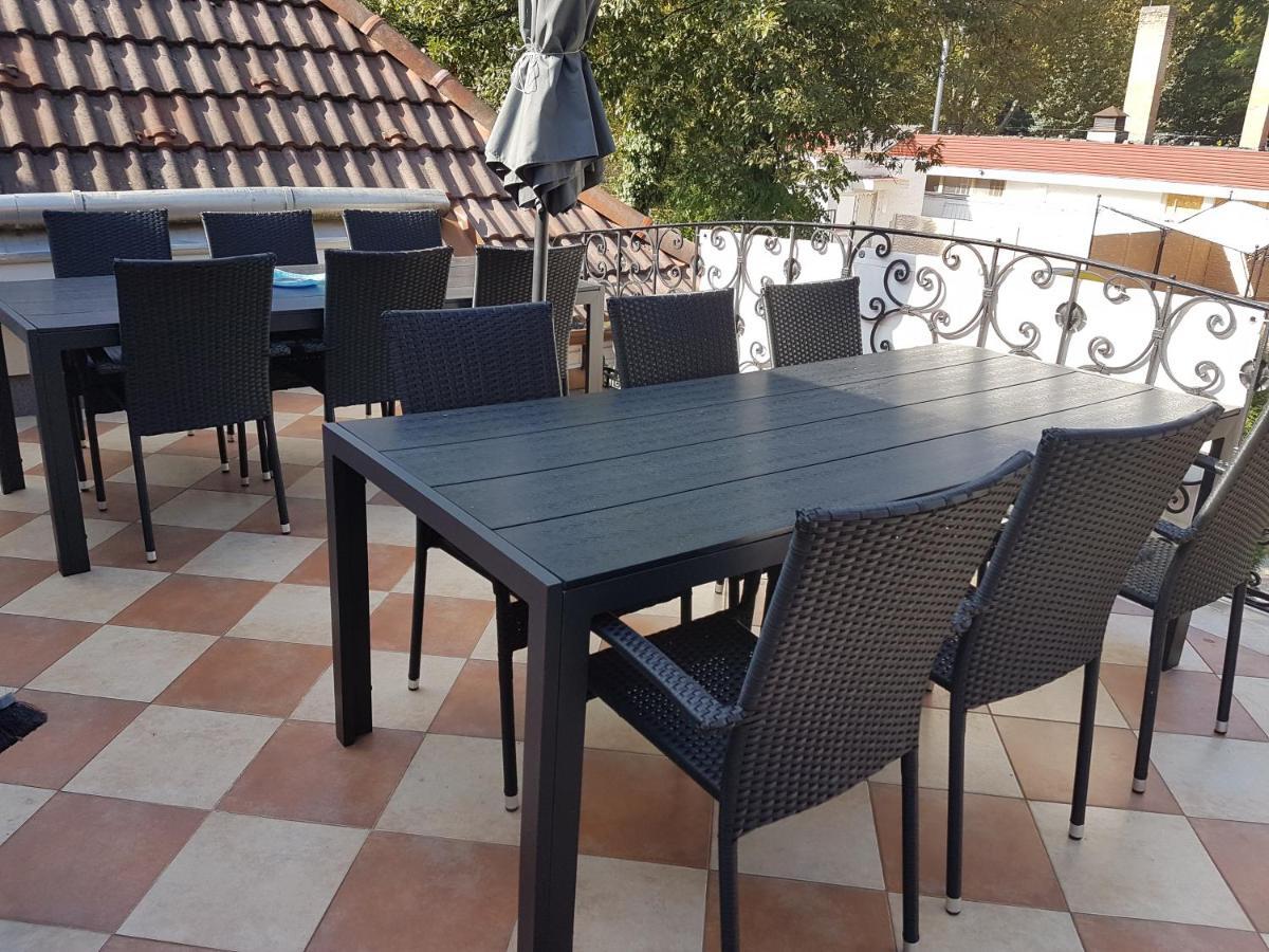 The Corner House Panzio Hotel Tata Bagian luar foto