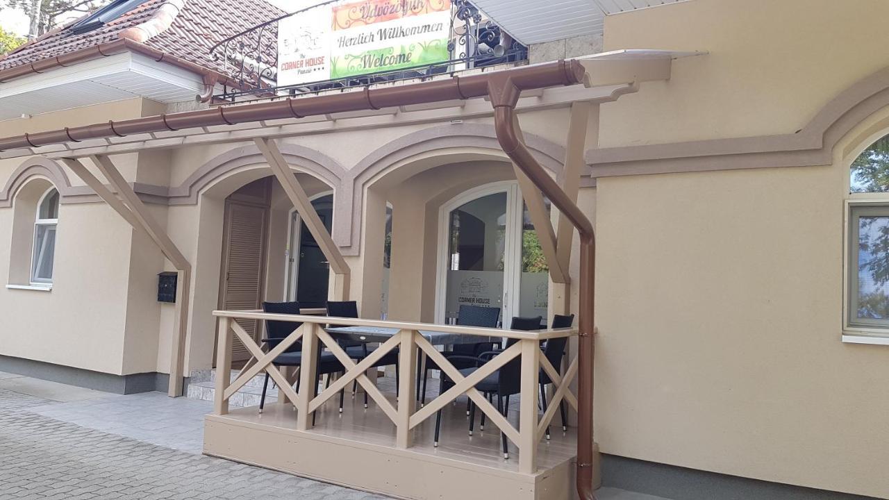 The Corner House Panzio Hotel Tata Bagian luar foto